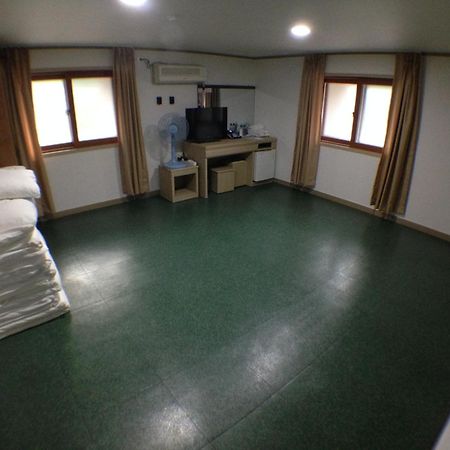 Suanbo Saipan Hot Spring Hotel Chungju Room photo